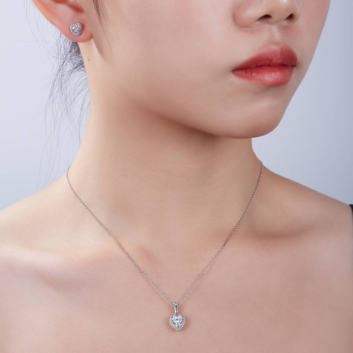 Light luxury heart-shaped S925 silver plated platinum Moissanite diamond pendant earring set